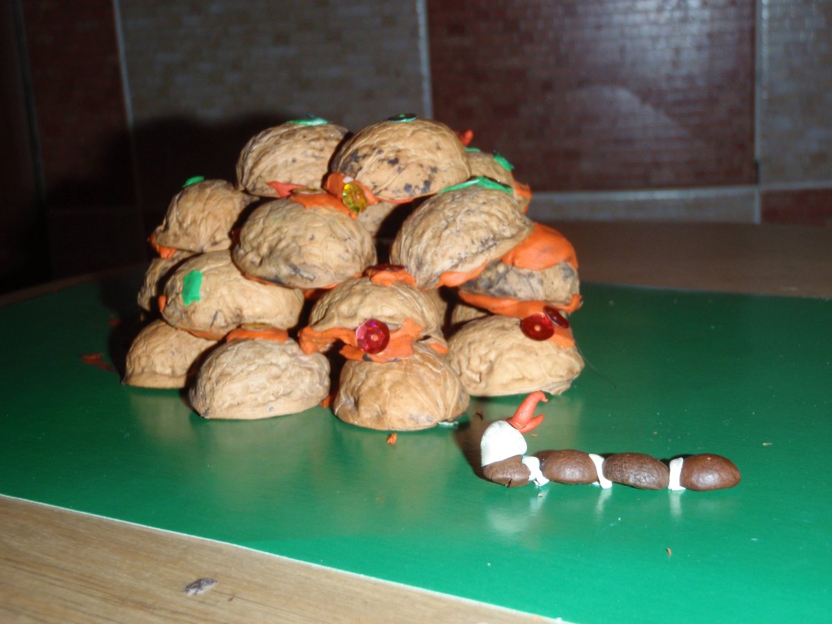 Поделки для детей из скорлупок грецкого ореха