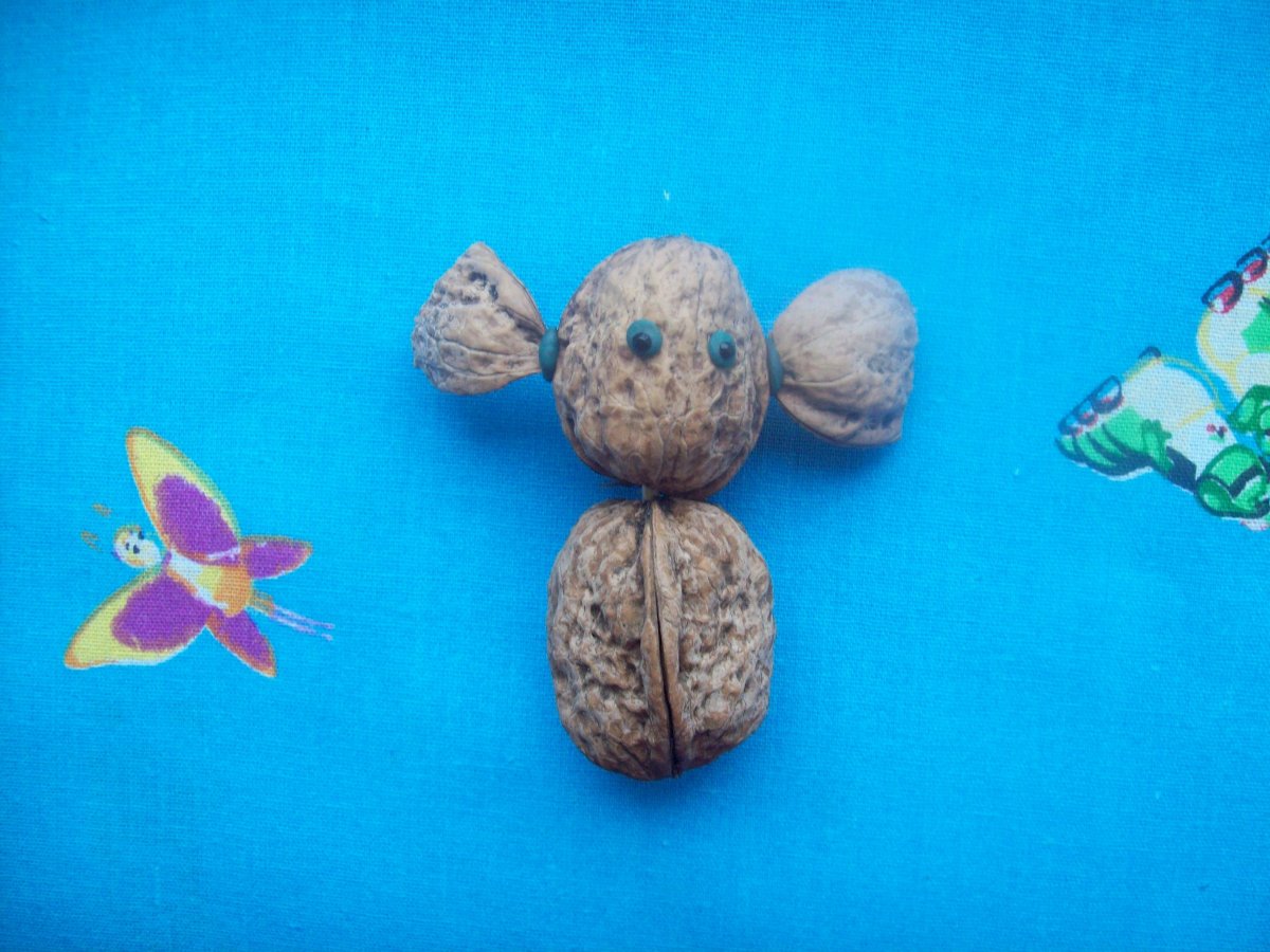 Поделка из грецких орехов в школу