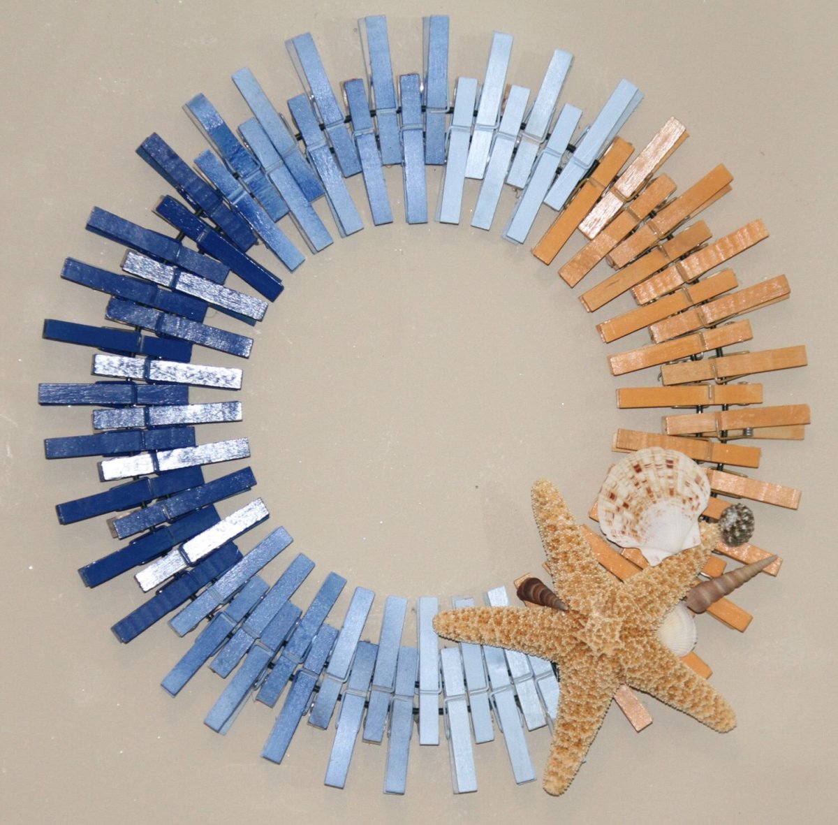 Панно из прищепок