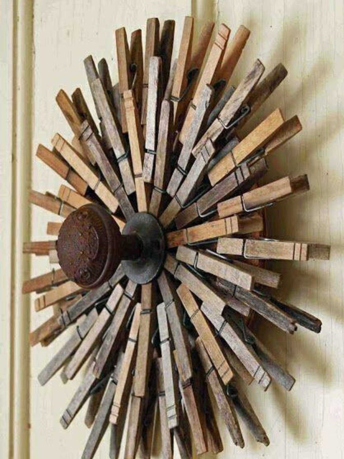 Декор деревянными прищепками