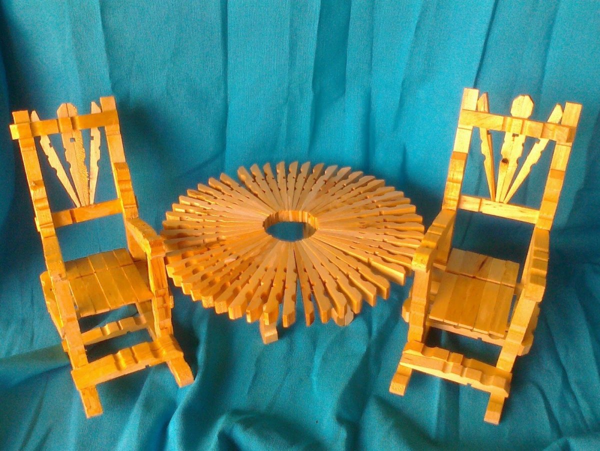 Фигурки из деревянных прищепок