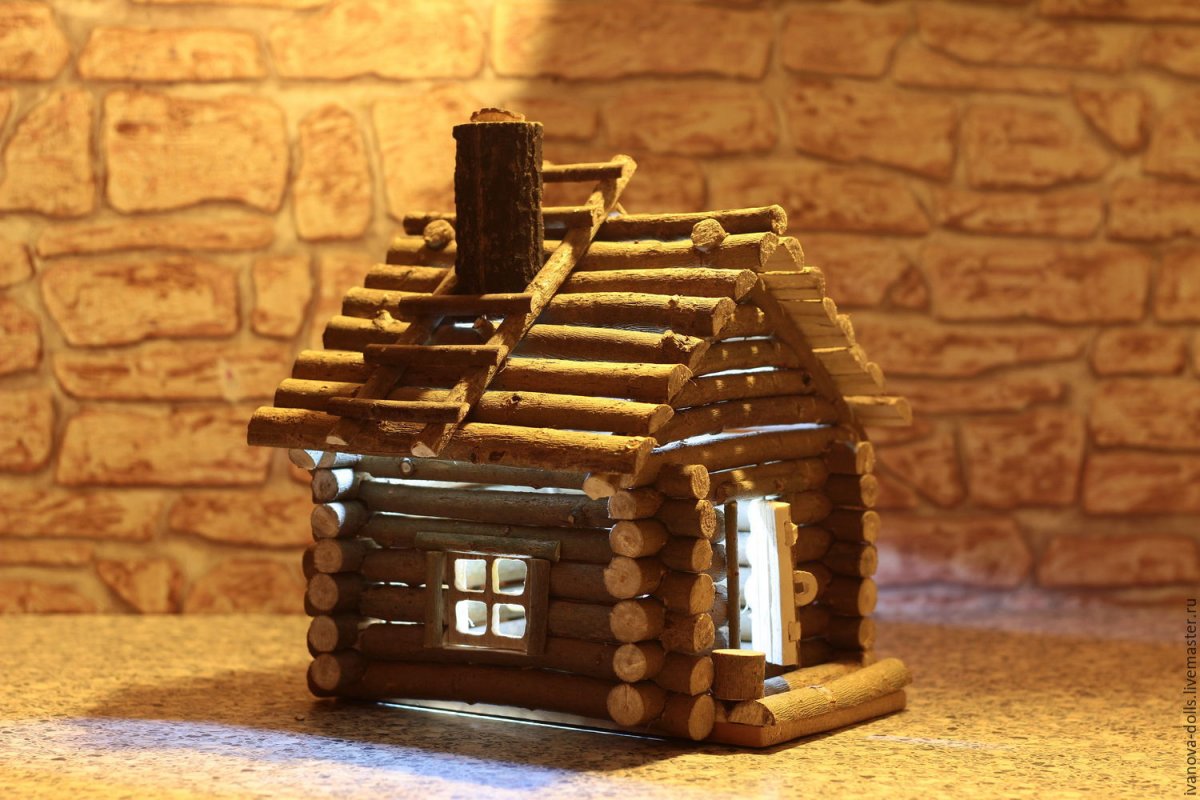 Избушка из дерева