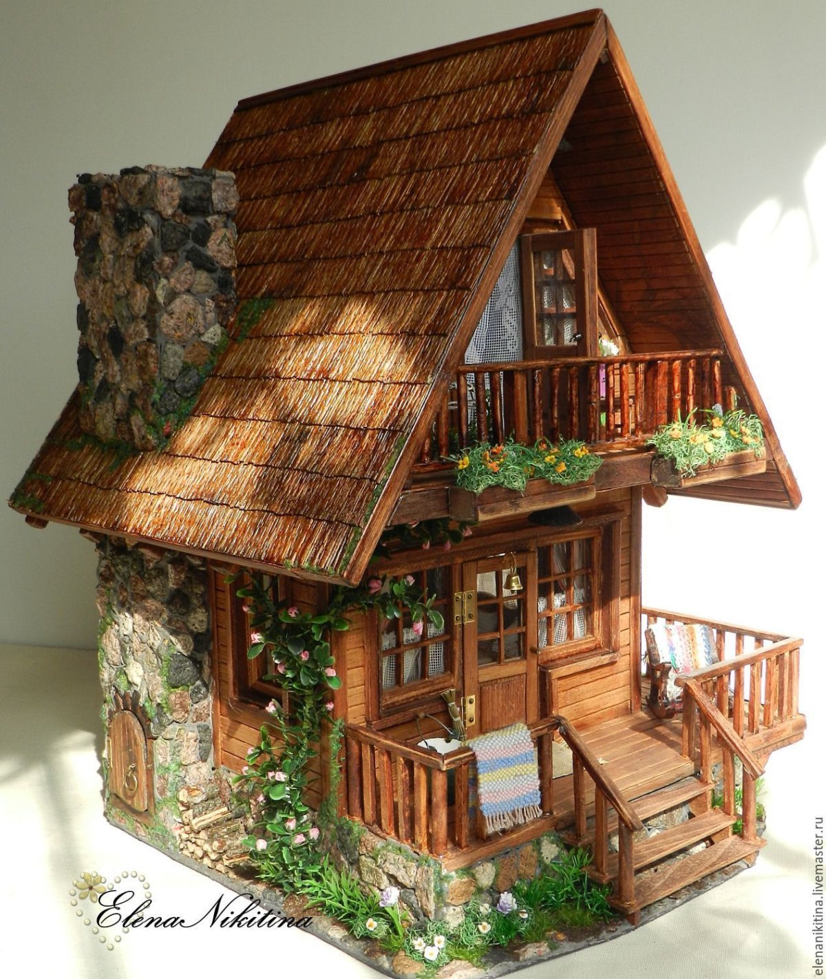 Домик из дерева