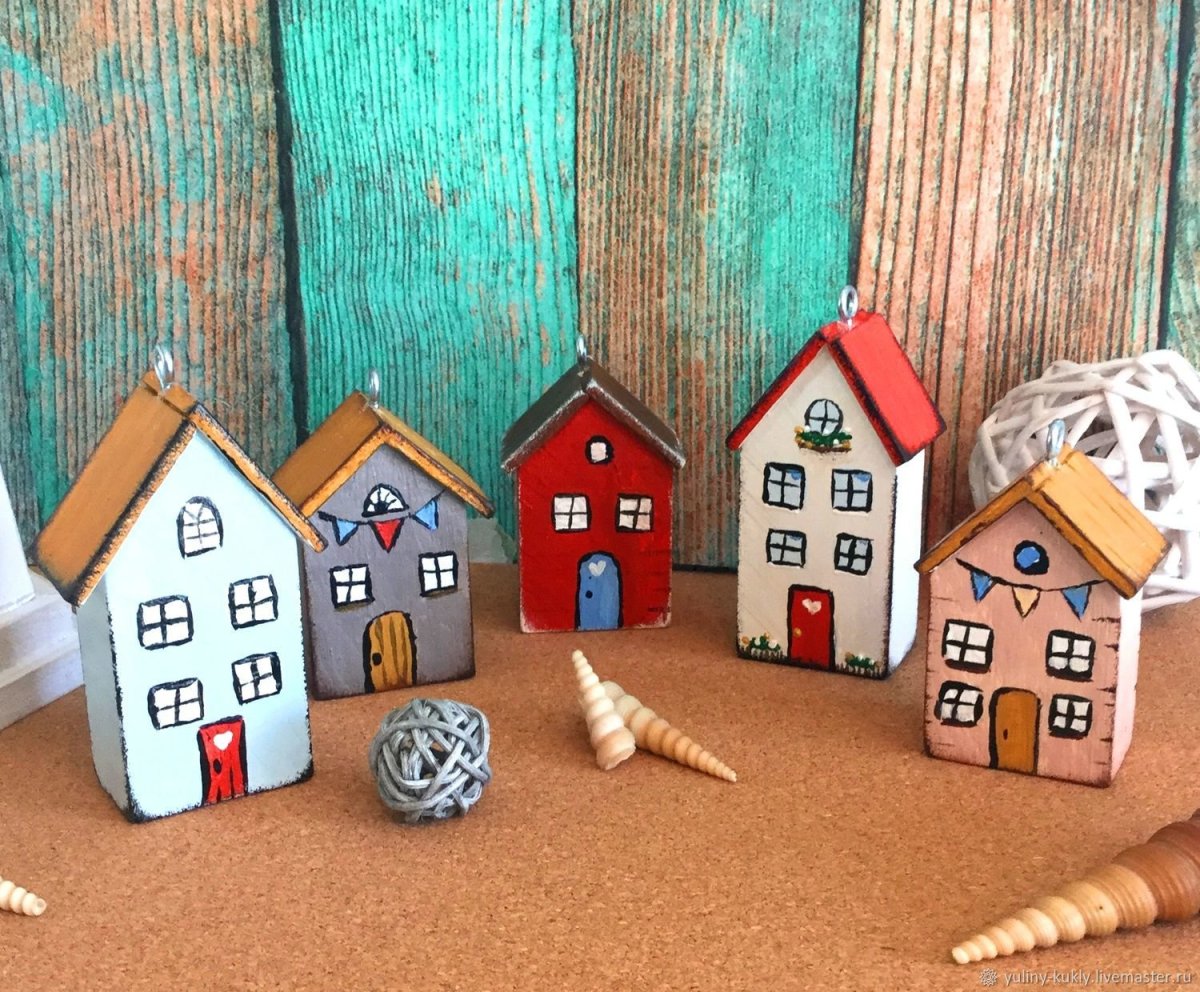 Домик из дерева