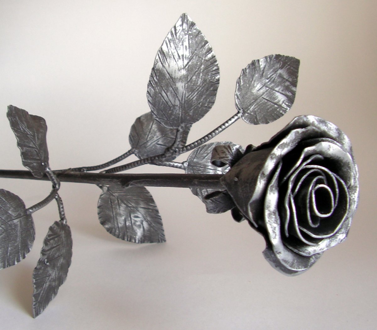 Цветы из металла