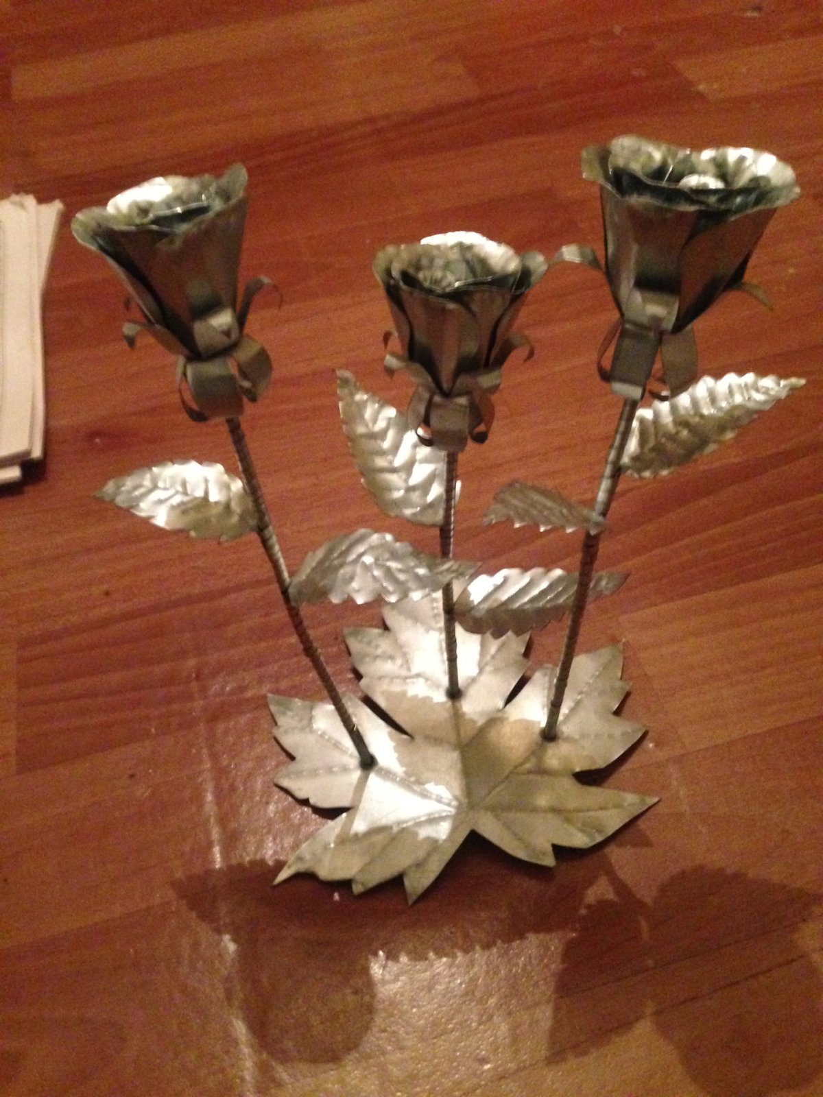 Роза из жести