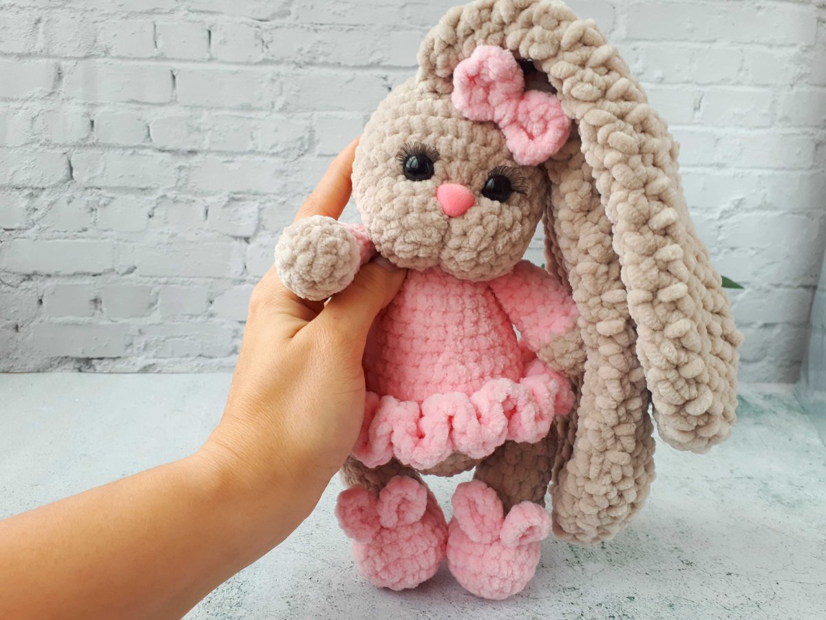 Зайка крючком из плюшевой пряжи