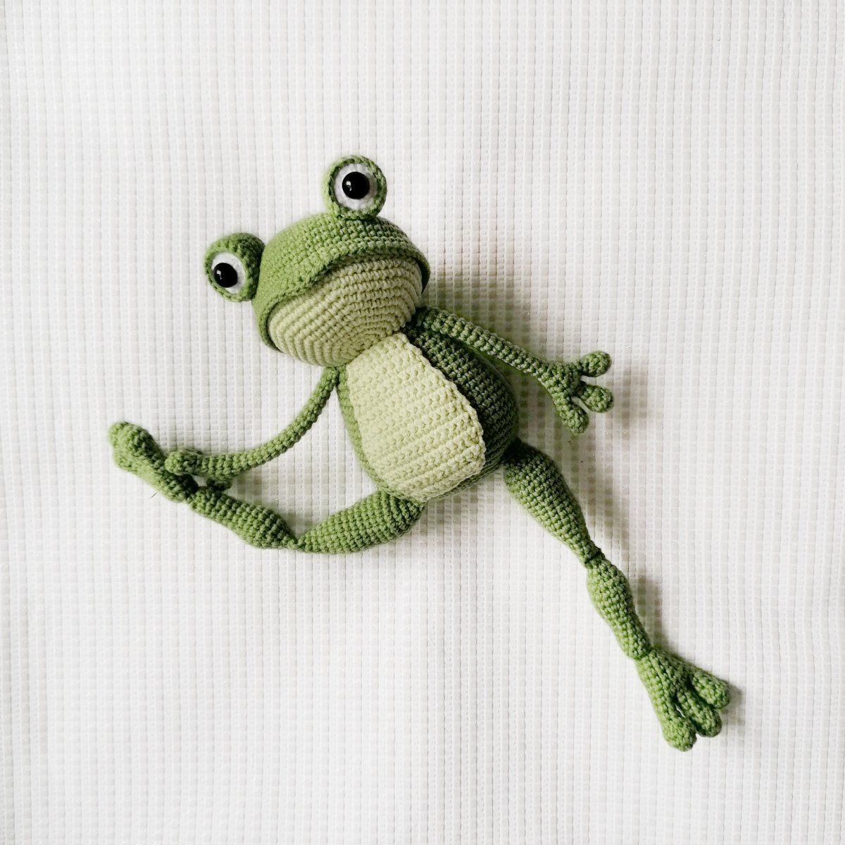 Лягушка брелок крючком