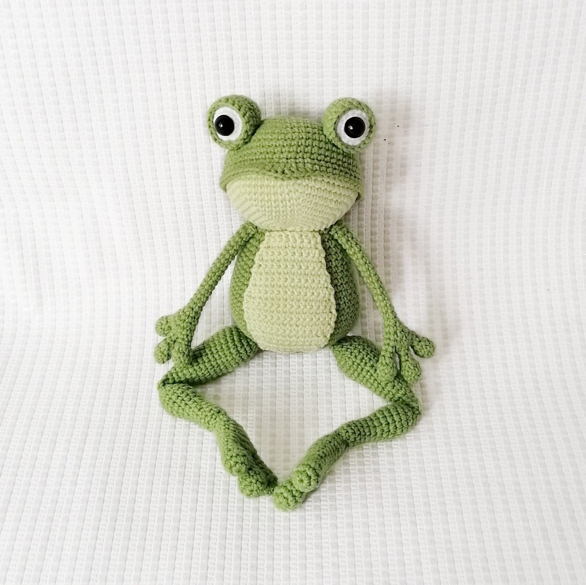 Лягушка брелок крючком