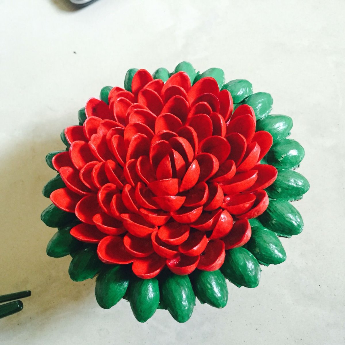 Украшения из фисташковой скорлупы