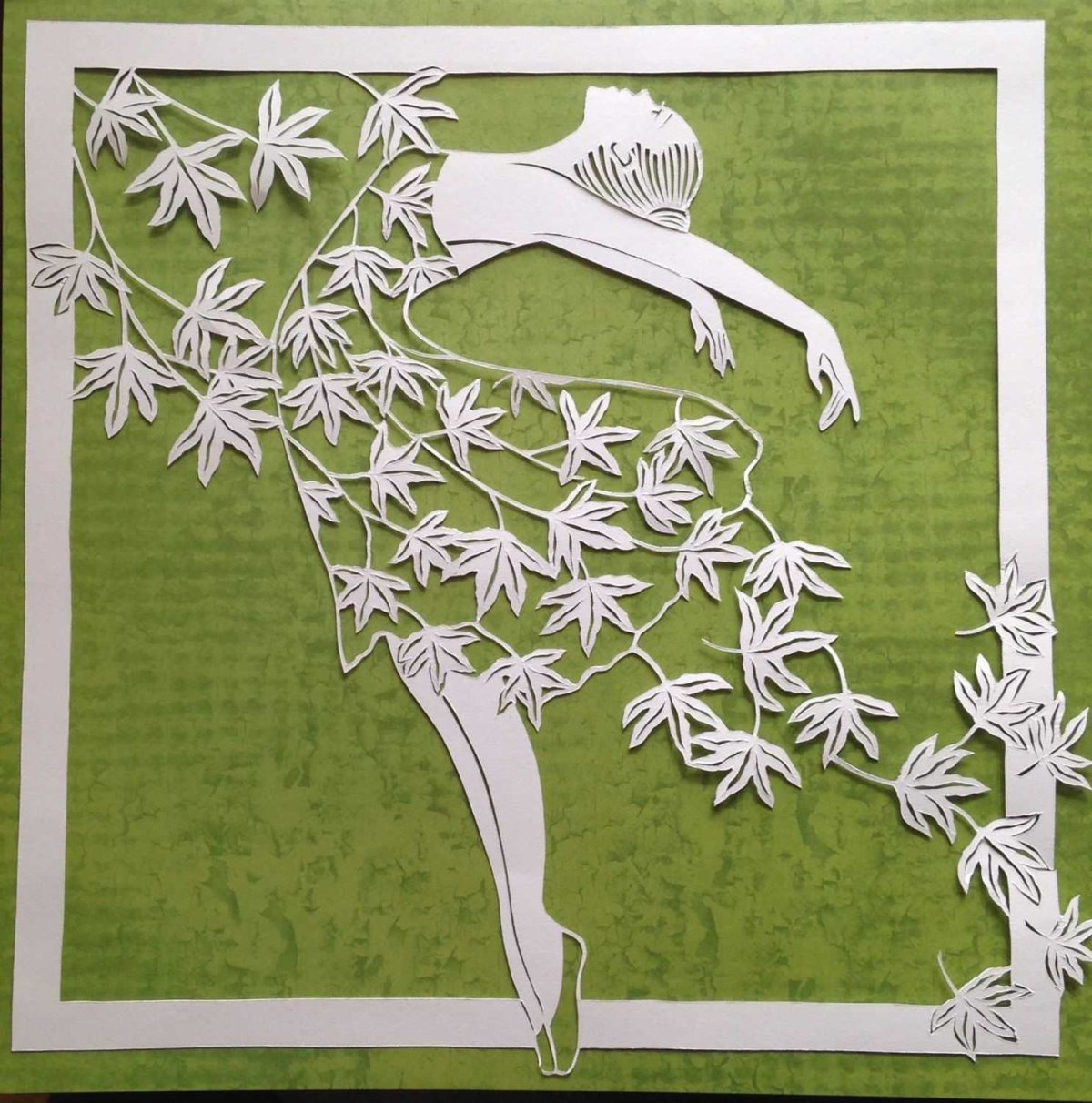 Объемное панно из бумаги