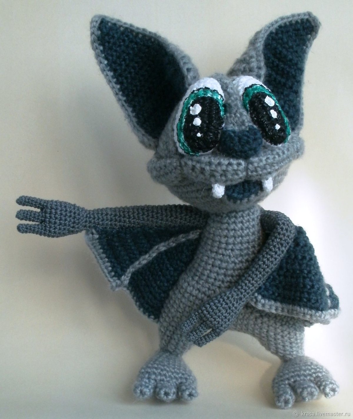 Вязаная летучая мышь крючком игрушка