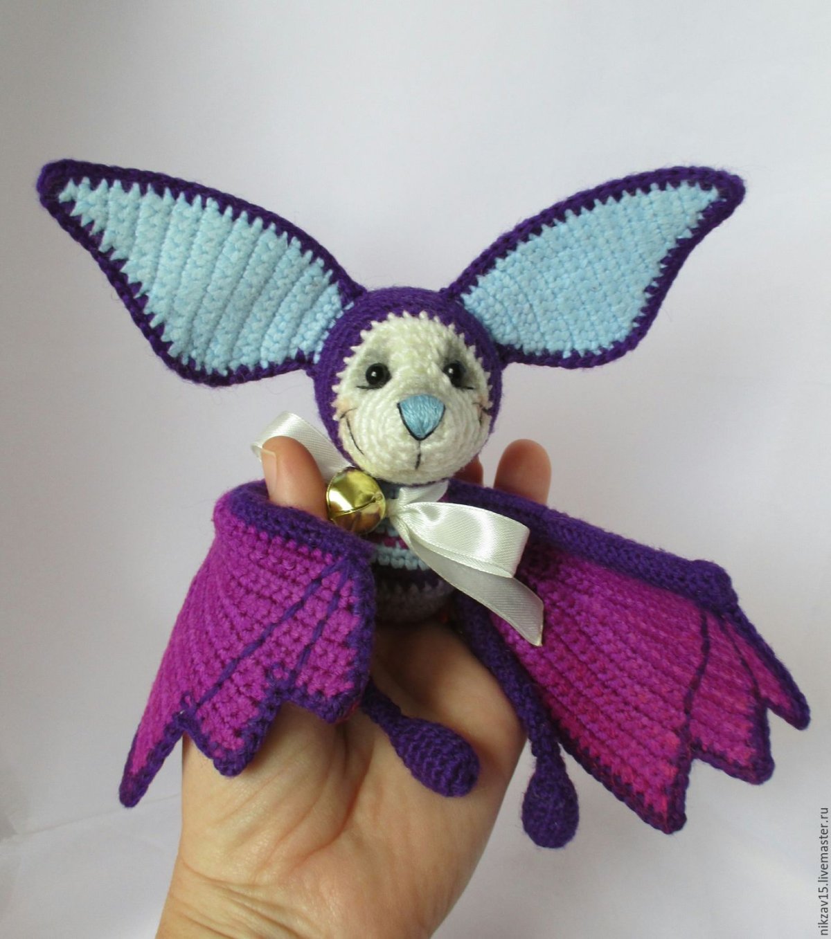 Летучая мышка амигуруми