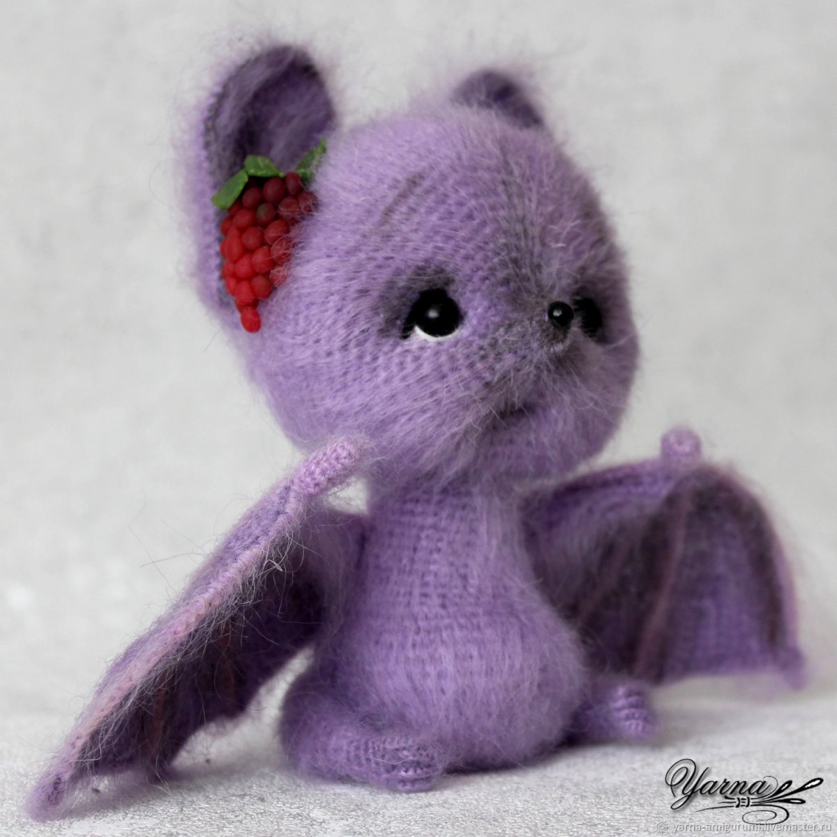 Вязаная летучая мышь крючком игрушка