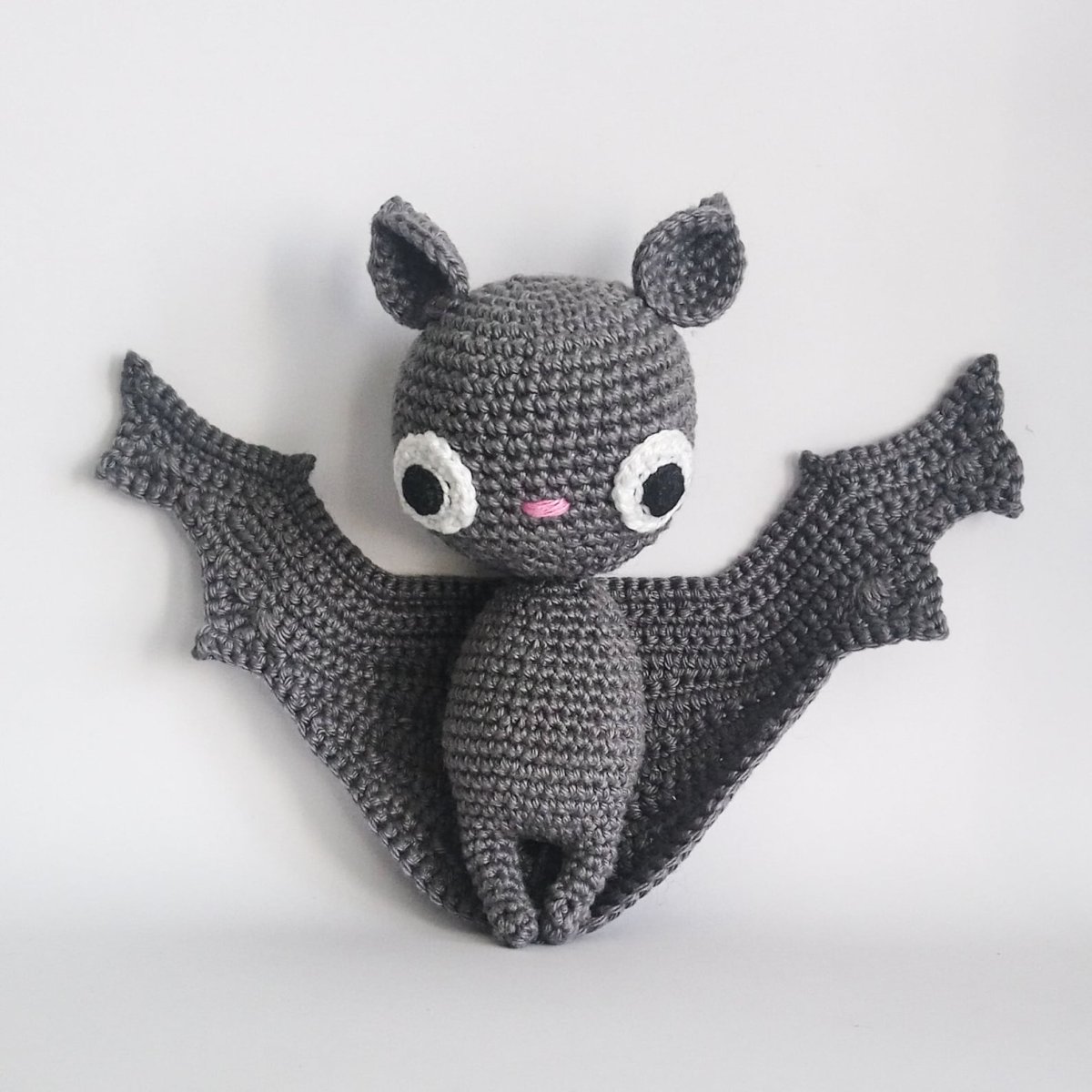 Летучая мышка амигуруми