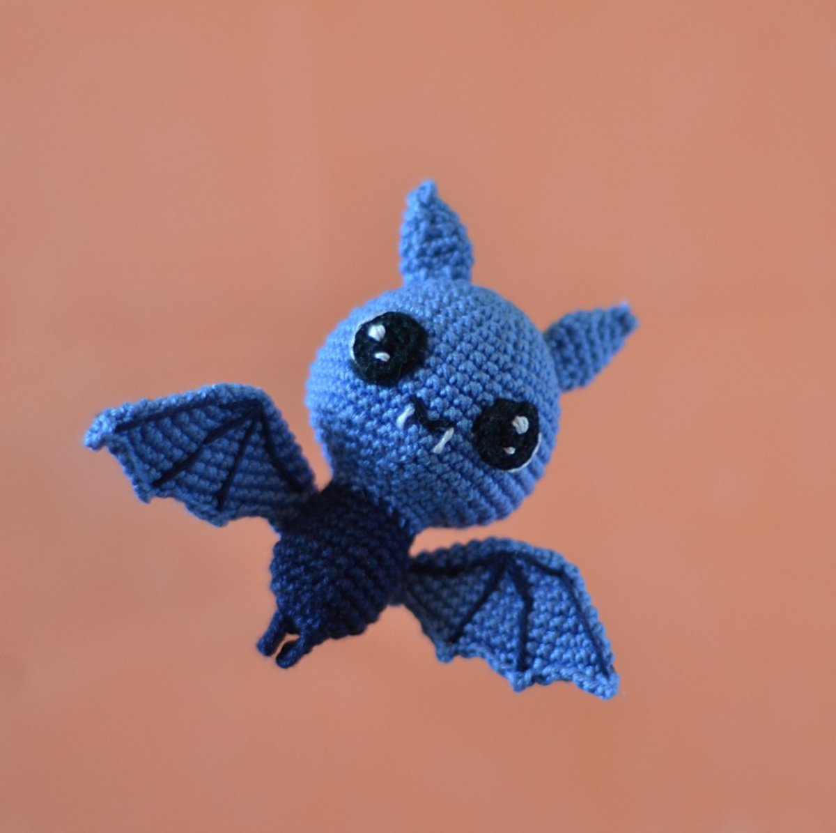 Летучая мышь вязаная крючком амигуруми