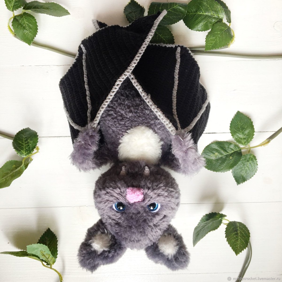 Летучая мышь крючком игрушка