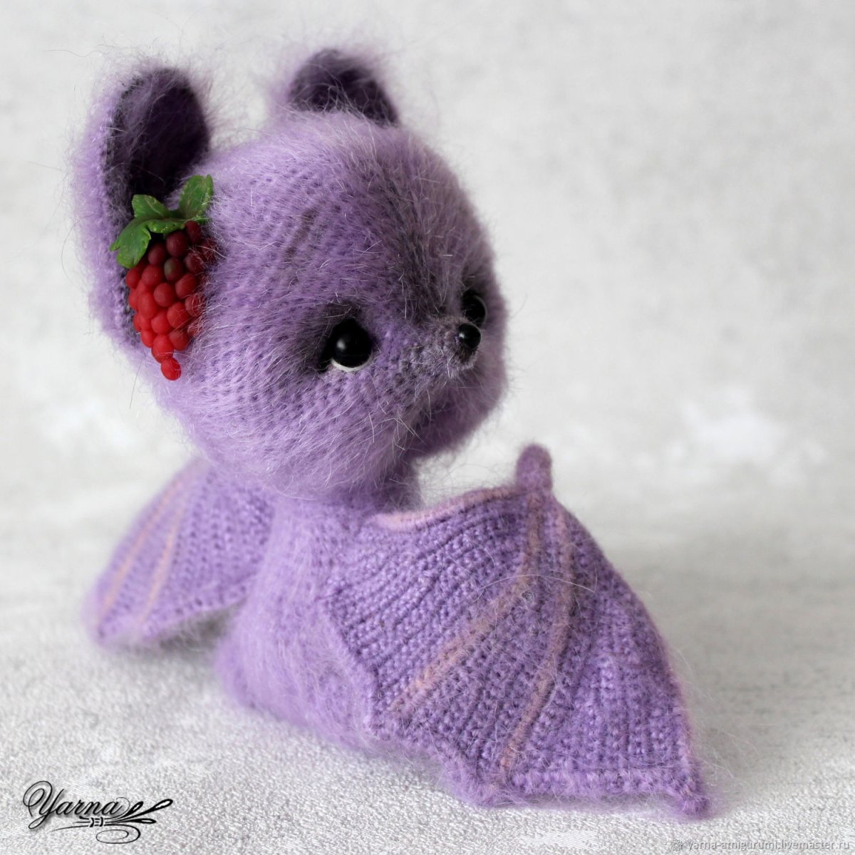 Летучая мышь крючком игрушка