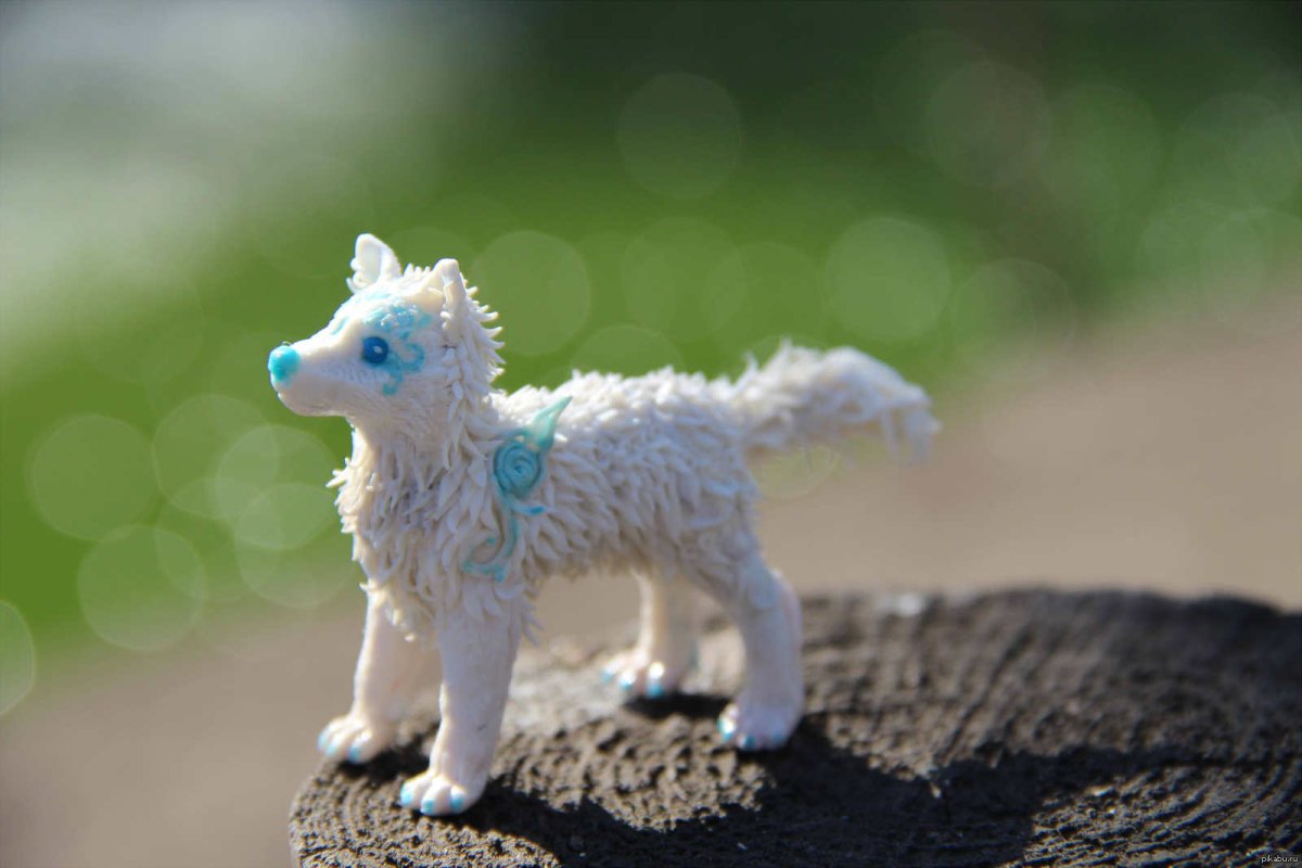 Статуэтки Волков из полимерной глины