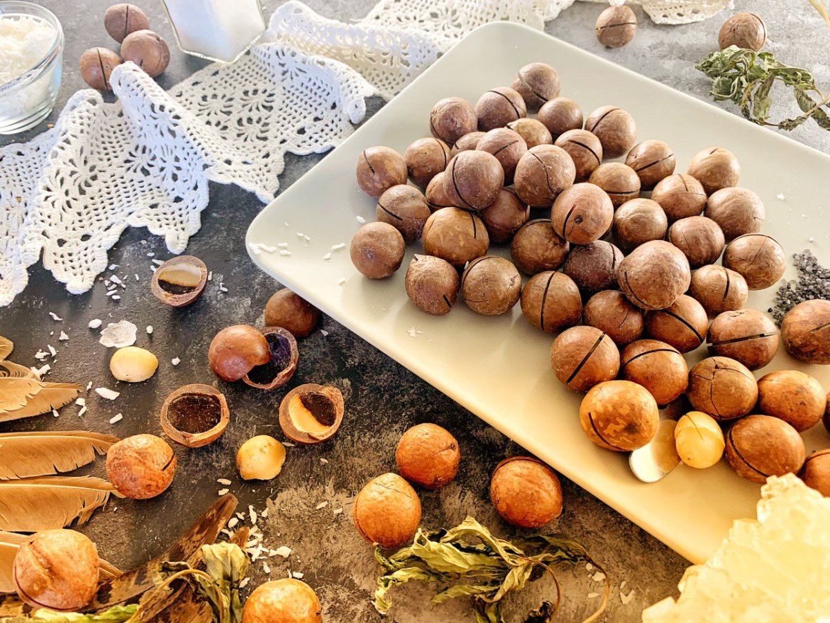 Макадамия в скорлупе