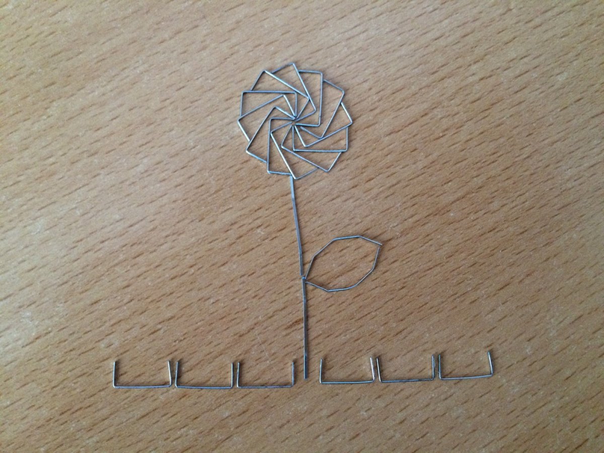 Украшение из скоб