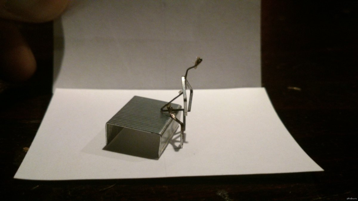 Фигурка из скоб для степлера