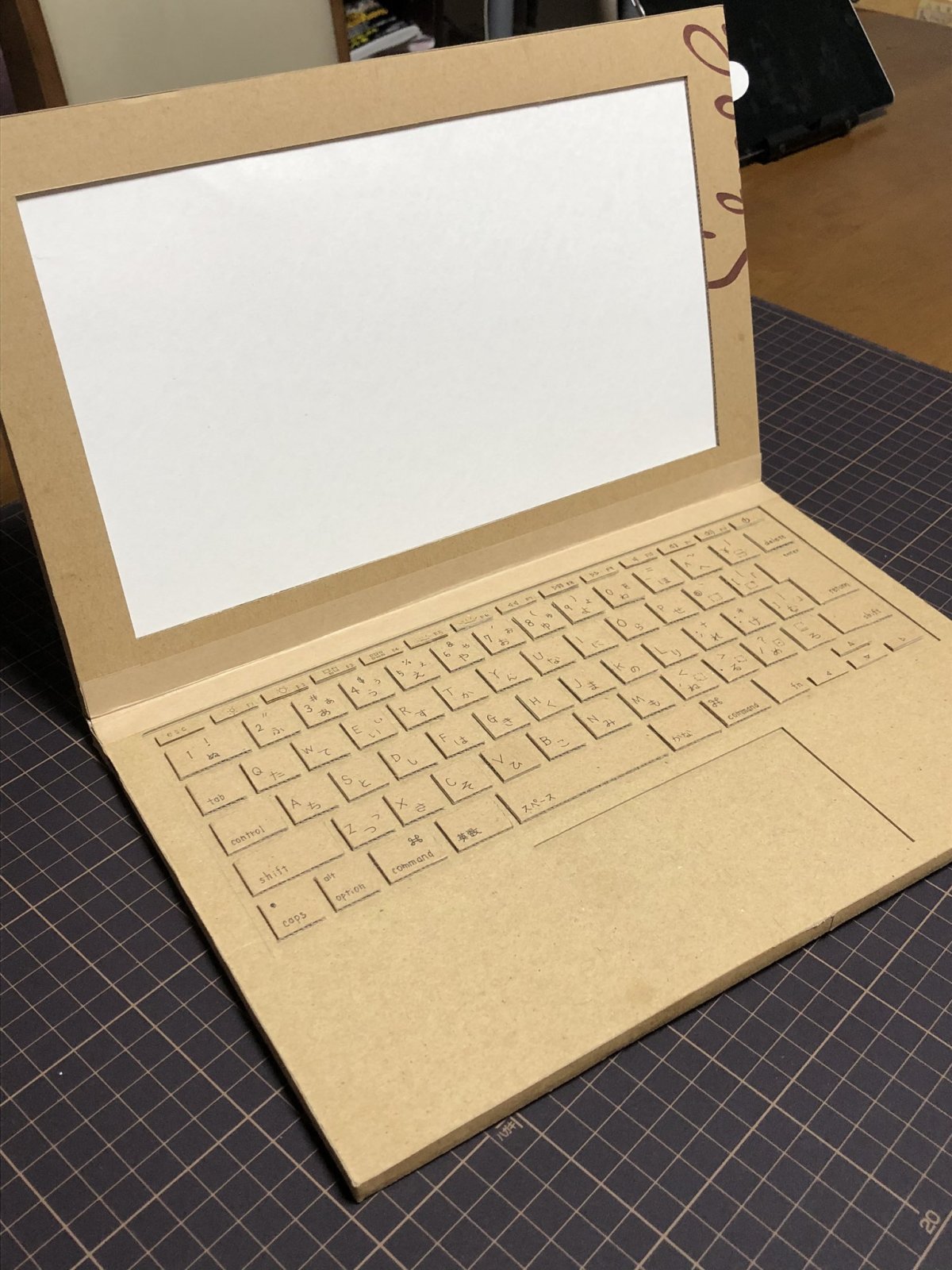 MACBOOK из картона