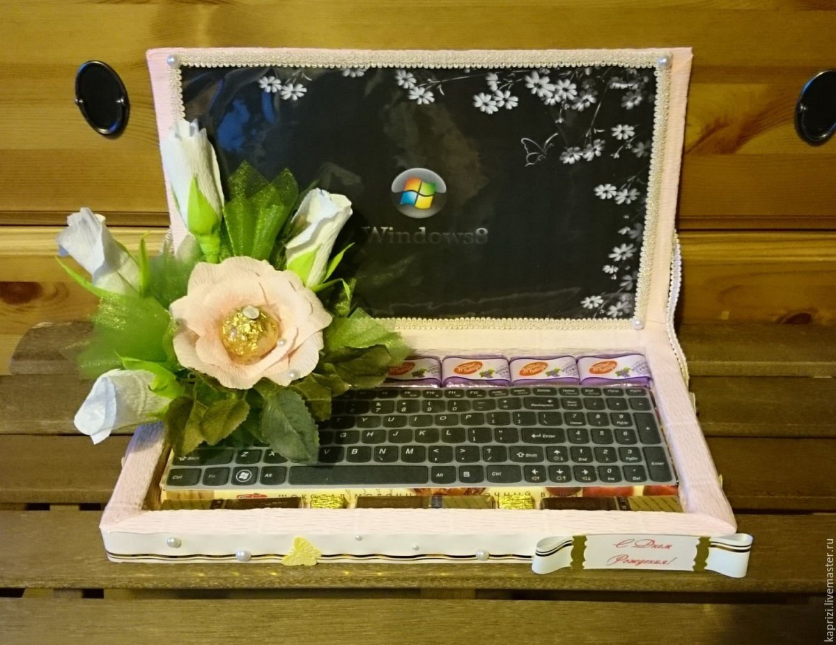 Ноутбук из конфет подарок