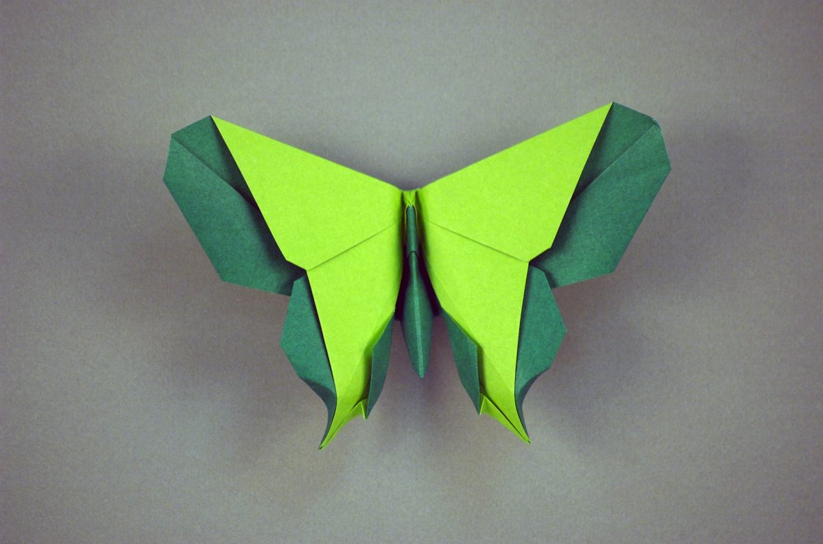 Оригами бабочка летающая