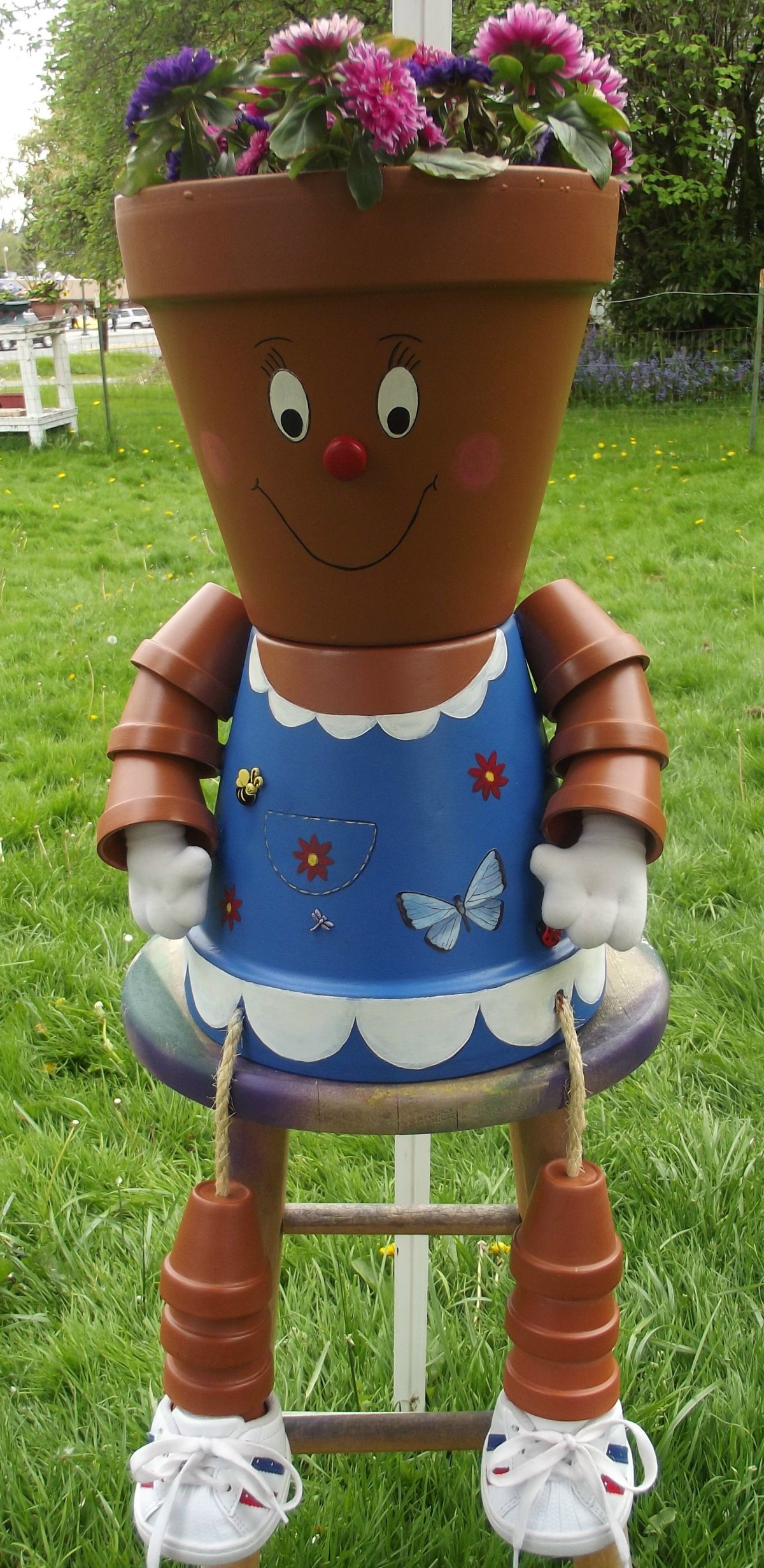 Садовая фигура из горшков