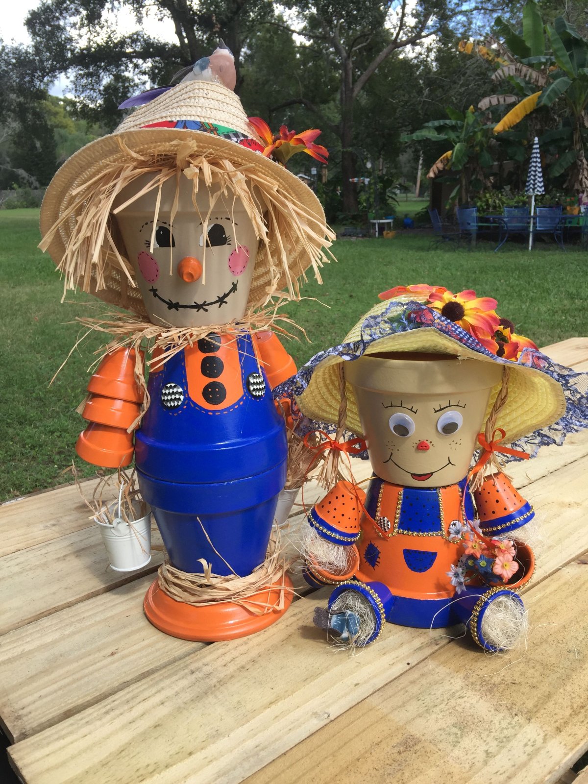 Фигурки из цветочных горшков