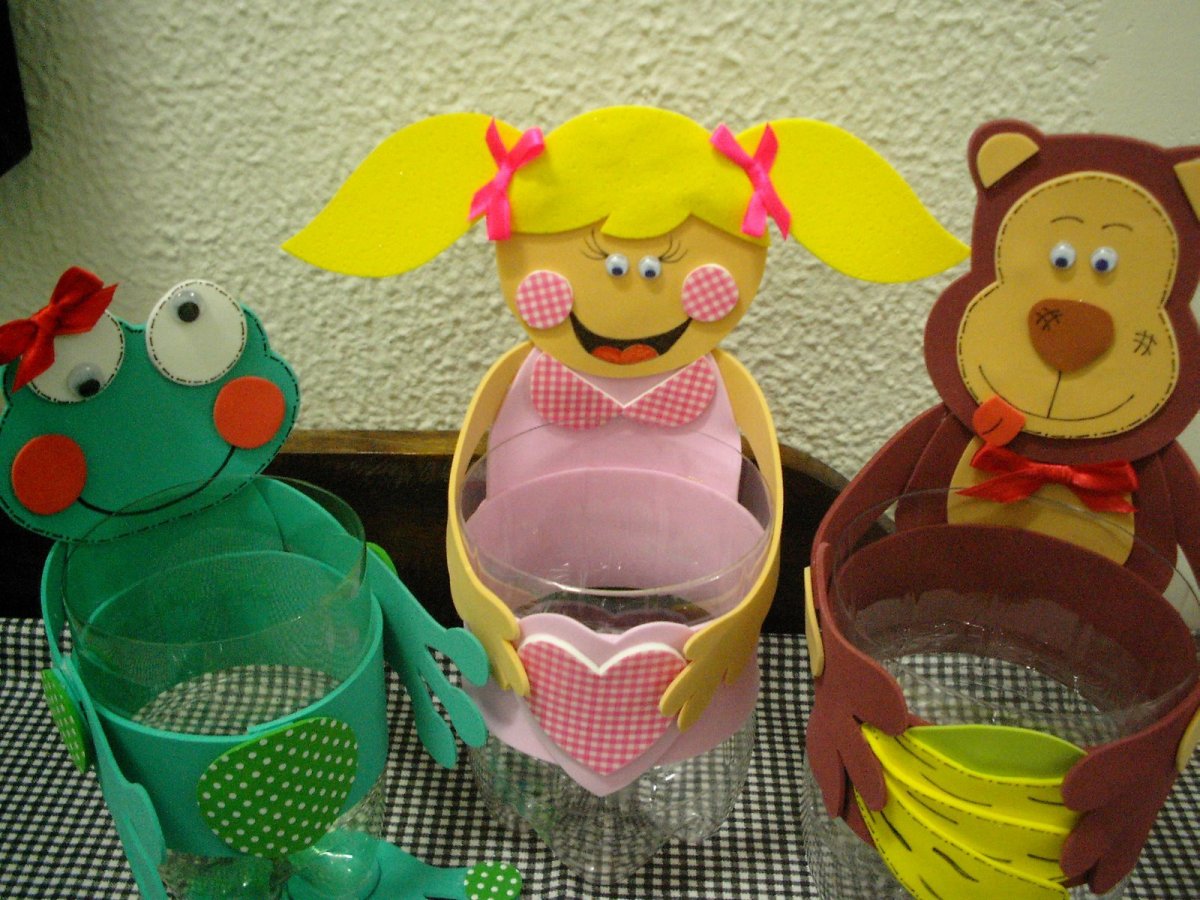 Цветочные горшки из майонезных ведерок