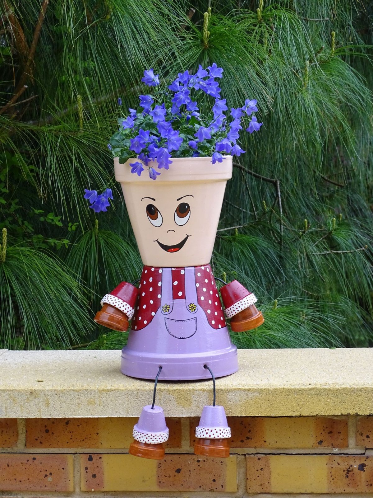 Фигуры из цветочных горшков