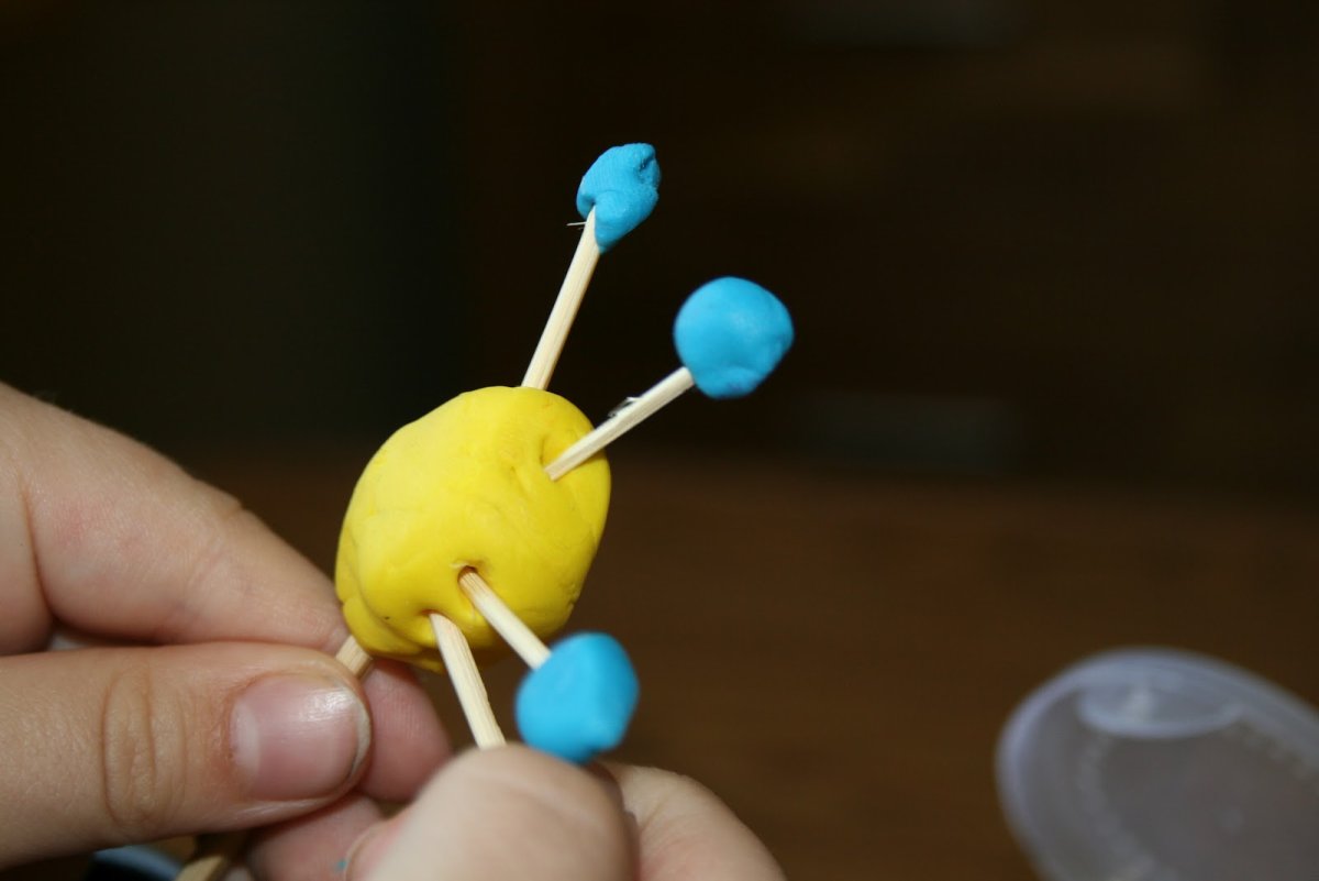 Лепка из пластилина и зубочисток