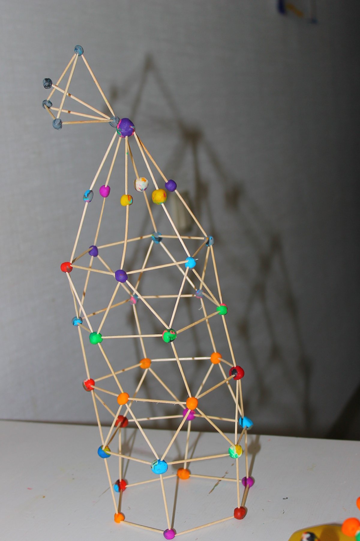 Объемные фигуры из зубочисток и пластилина