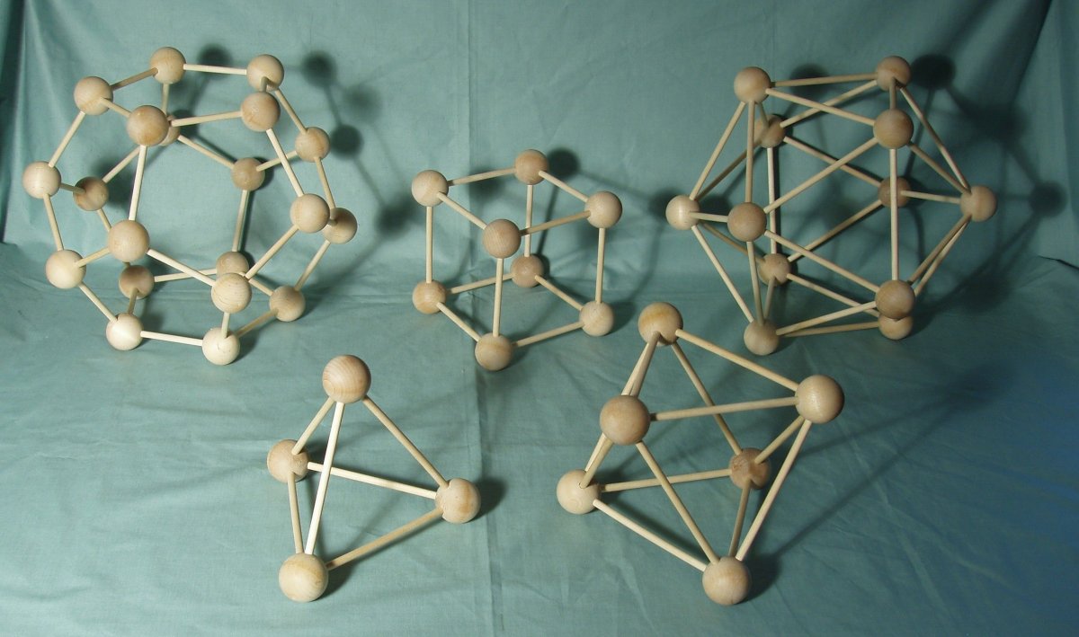 Многогранник из спичек и пластилина