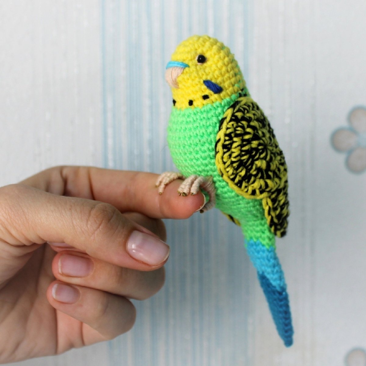 Попугай крючком