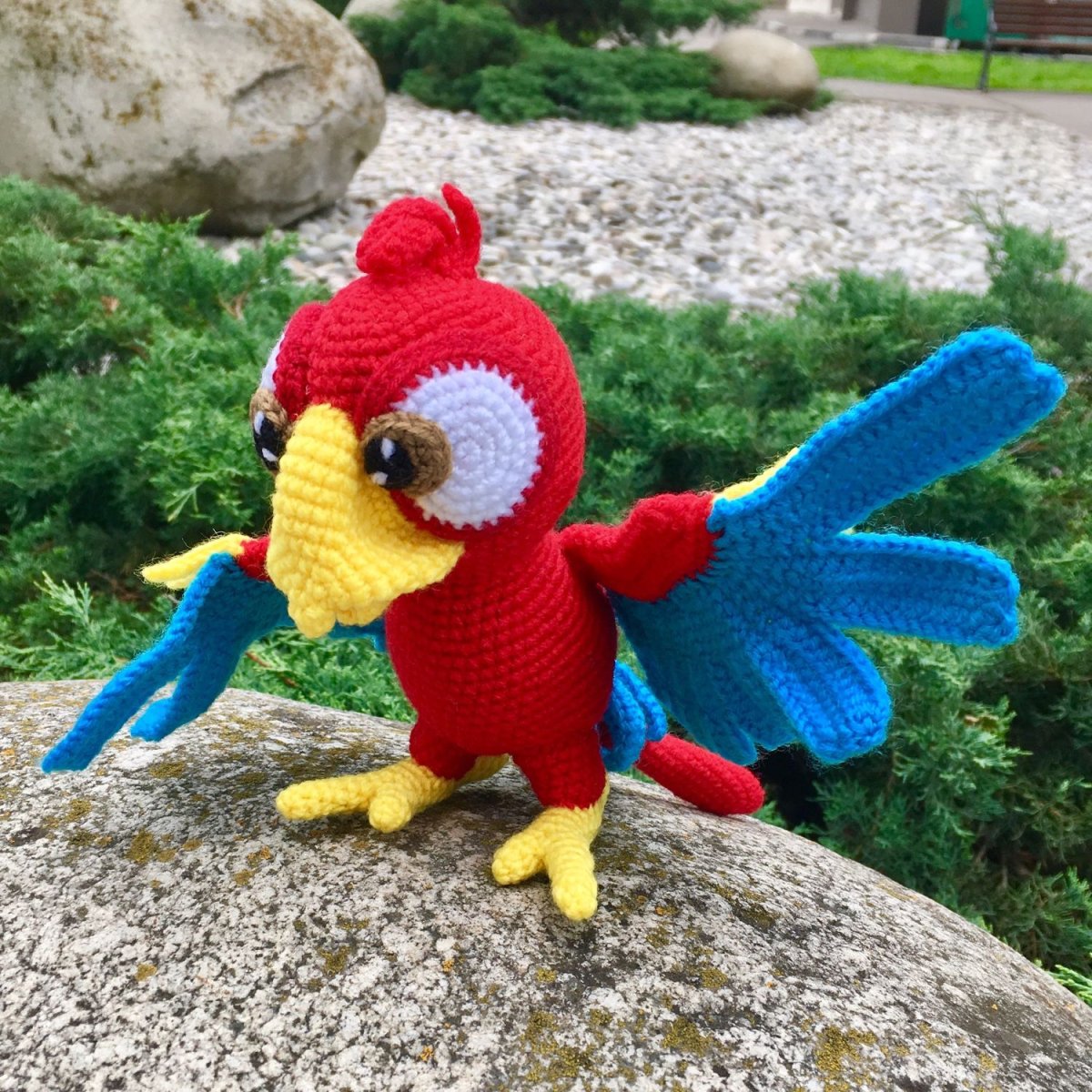 Вязаный попугай