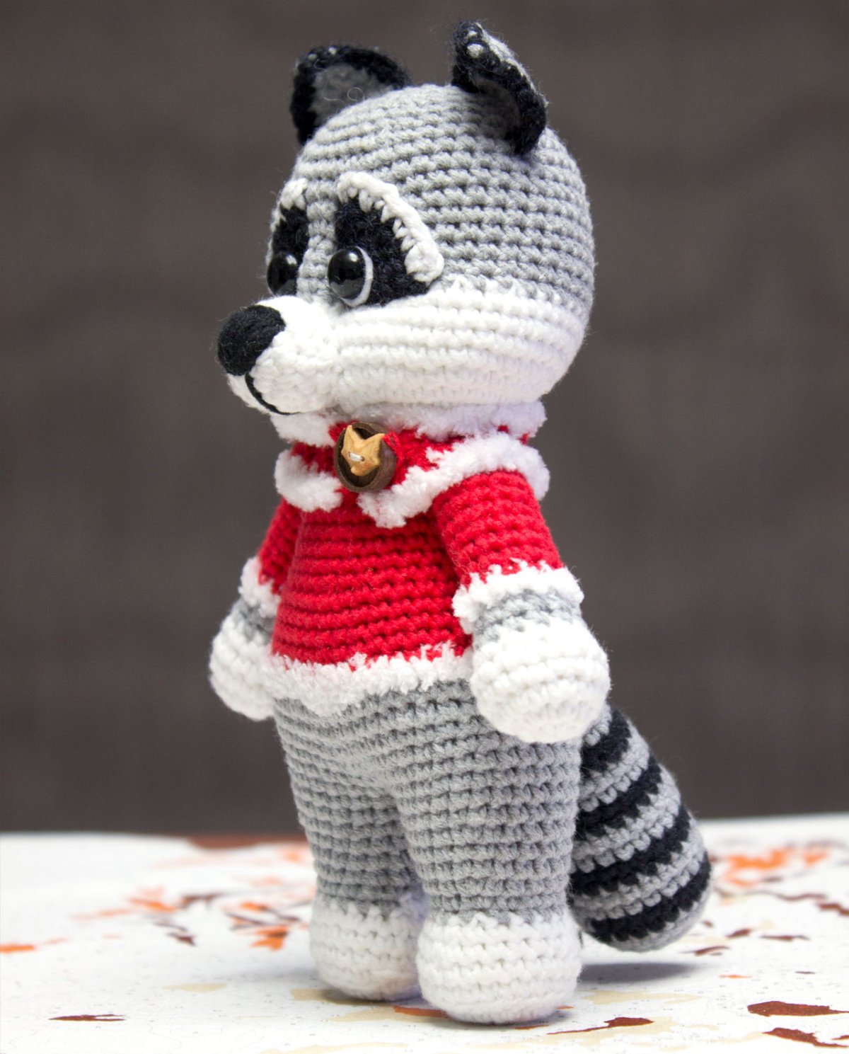 Вязаная игрушка Енотик