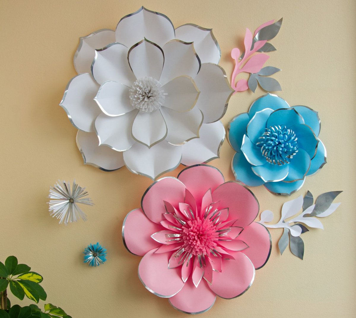Бумажные цветы на стену