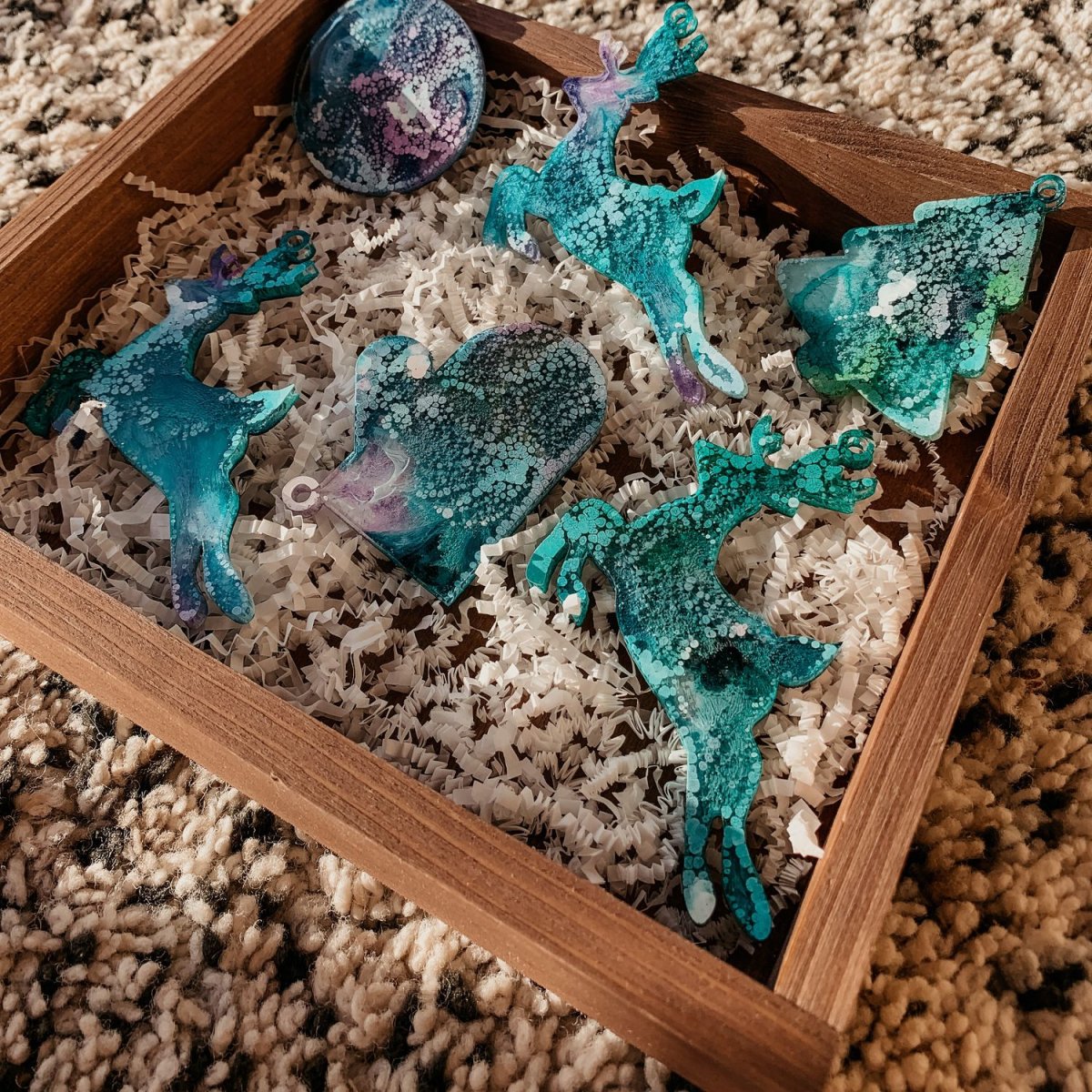 Елочные игрушки из эпоксидной смолы