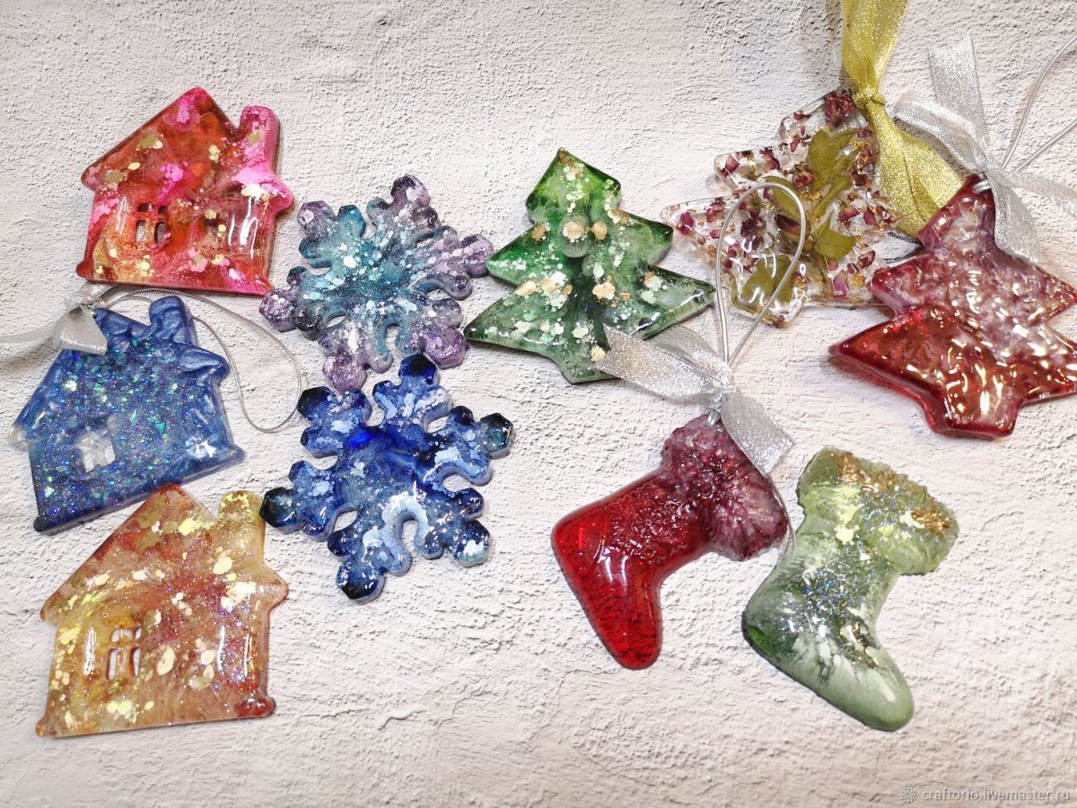Елочные игрушки из эпоксидной смолы