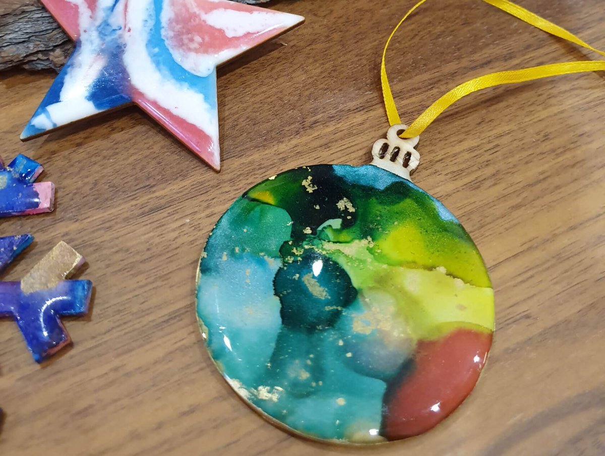 Елочные игрушки из эпоксидной смолы