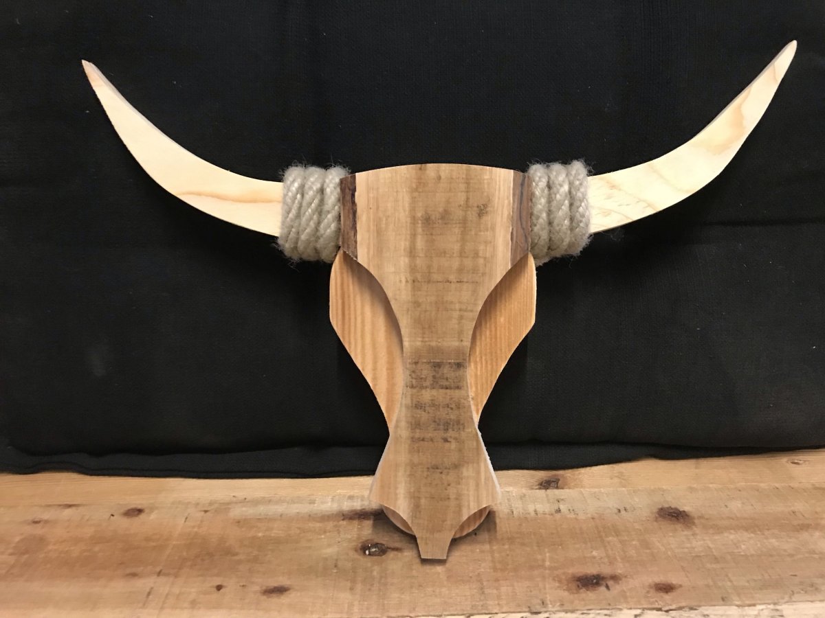 Бык из дерева