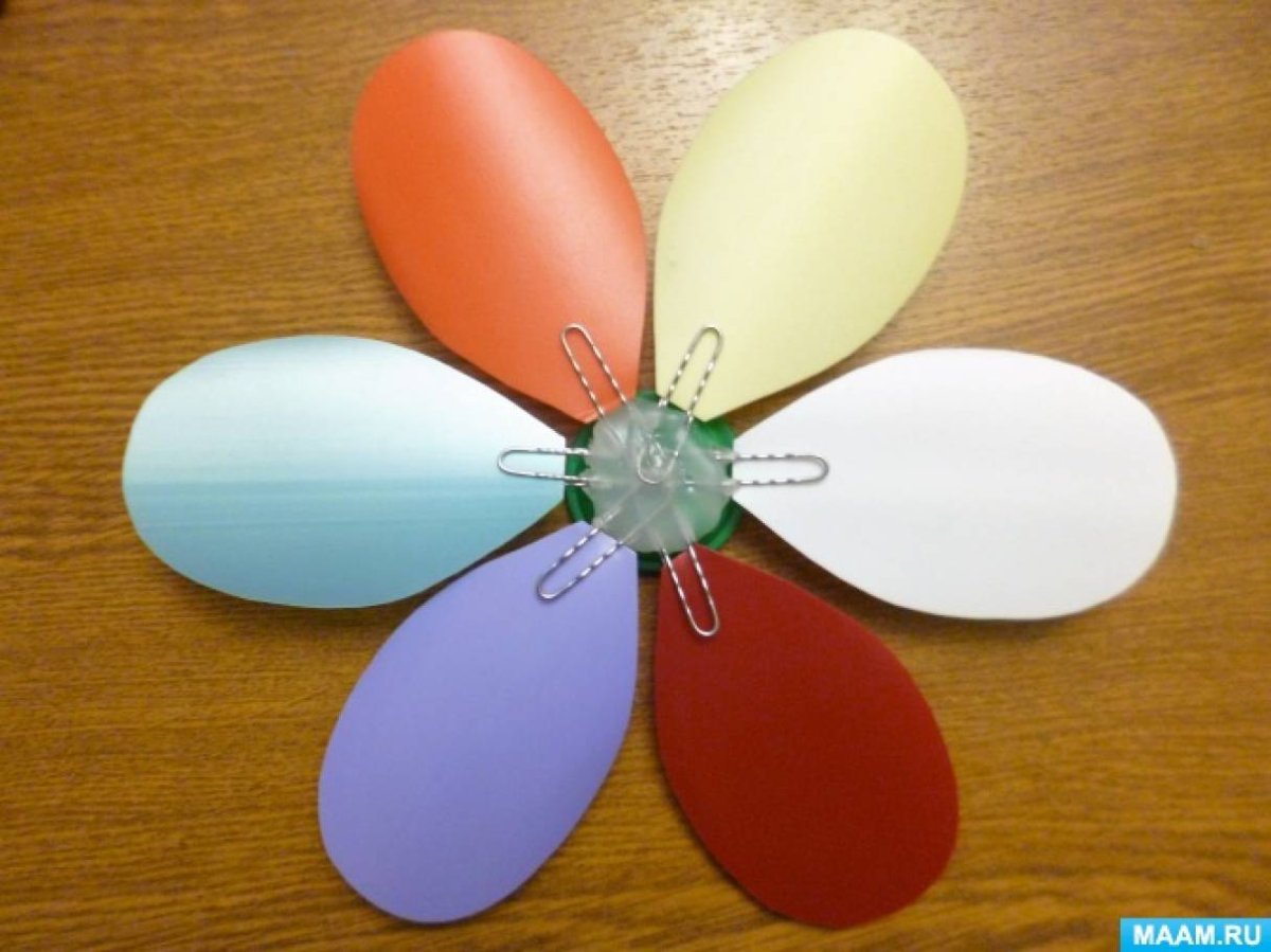 Оригинальная поделка Цветик семицветик