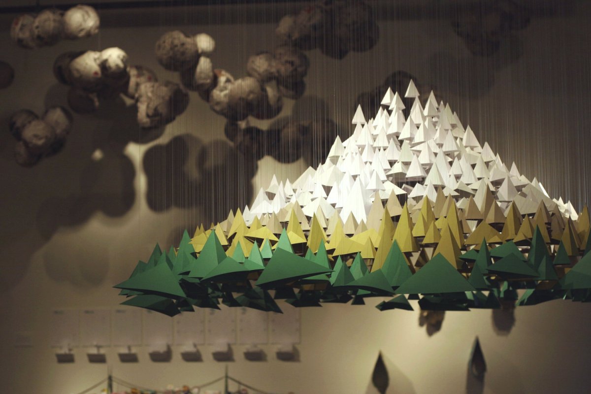 Инсталляция на бумаге