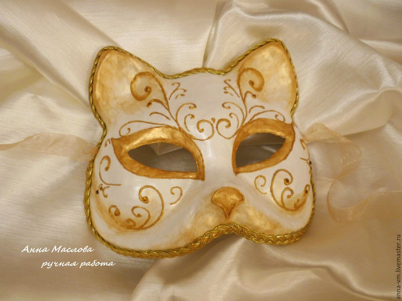 Маска папье маше кошка. Маска кошки папье маше. Карнавальная маска "кошка". Кошачья маска из папье маше. Маскарадные маски из папье маше.