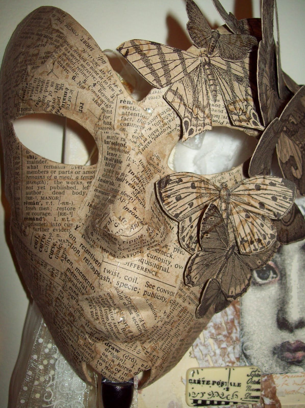 Маска подручными средствами. Театральная маска папье маше. Маскарадная маска. Миска из папье-маше. Необычные маскарадные маски.