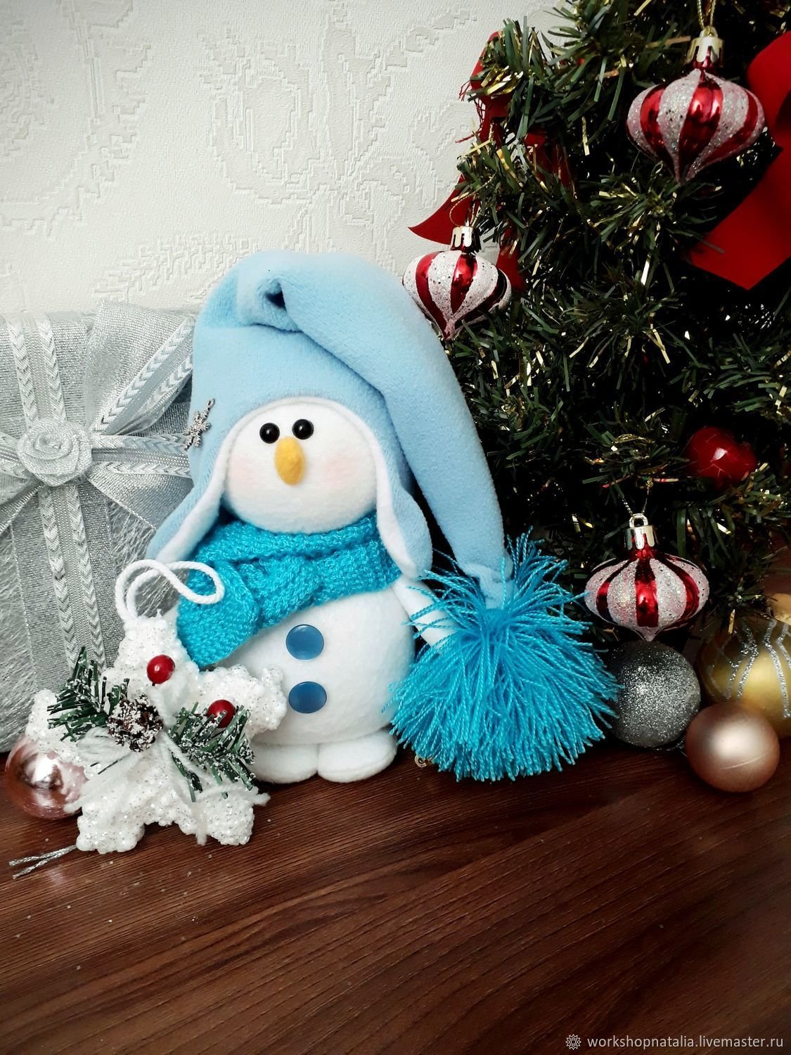 Елкий. Игрушки под елку. Новогодние игрушки под елку. Снеговик под елку. Игрушка - Снеговик.