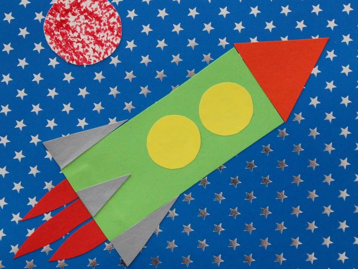 Ракета из цветного картона. Аппликация «ракеты и кометы» (и.а. Лыкова стр.128). Аппликация для детей космонавтика. Аппликация. Ракета. Аппликация ко Дню космонавтики.